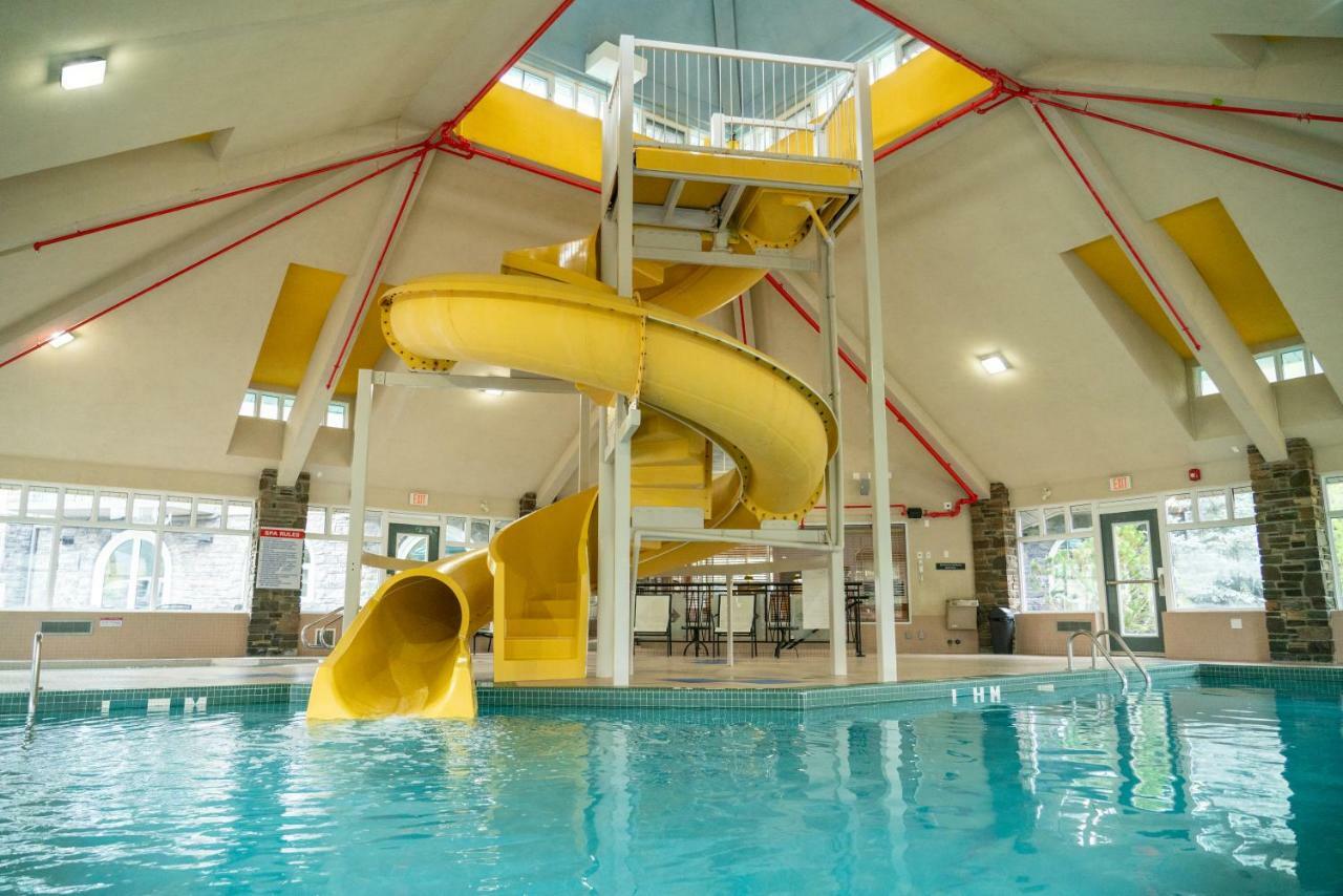 Hotel Pocaterra & Waterslide Canmore
